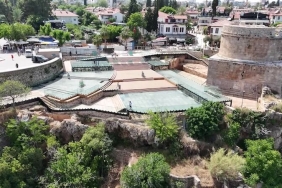 Tarihi Hıdırlık Kulesi'nde Modanın Büyülü Gecesi: Cihan Nacar Defilesi